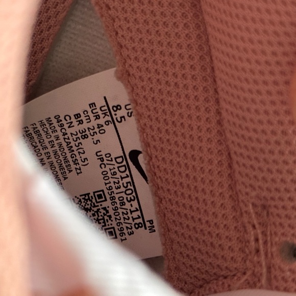 Women's Nike Dunk Low - Picture 3 of 3